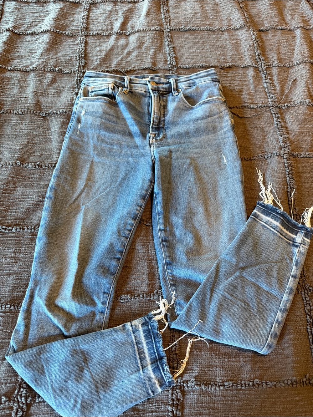 Good American Light Blue Raw Hem Ankle Jeans
